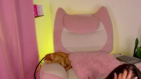 emiliee online show from July 31, 9:42 pm