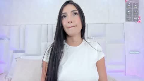 im_isabella1 online show from August 1, 1:44 am