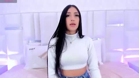 im_isabella1 online show from August 6, 9:25 pm