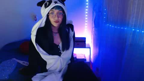 Chloee online show from June 26, 4:49 am
