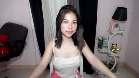 im_yoursweetnadinexx online show from June 13, 9:23 pm