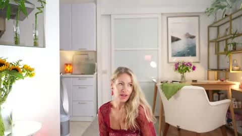 Aya online show from August 7, 7:47 pm