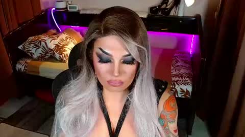 QUEEN MADI  online show from July 11, 1:00 am