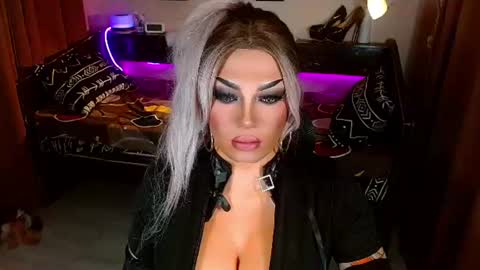 QUEEN MADI  online show from July 28, 6:25 pm