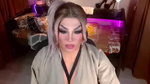 QUEEN MADI  online show from August 4, 9:23 pm