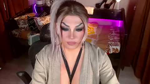 QUEEN MADI  online show from August 4, 11:46 pm