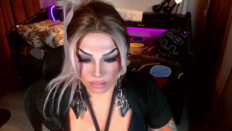 QUEEN MADI  online show from August 14, 8:01 pm