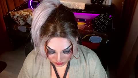 QUEEN MADI  online show from August 14, 11:30 pm