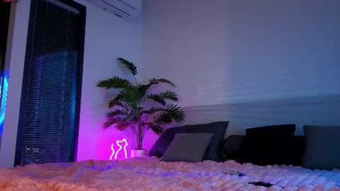 Dina online show from August 2, 9:33 pm