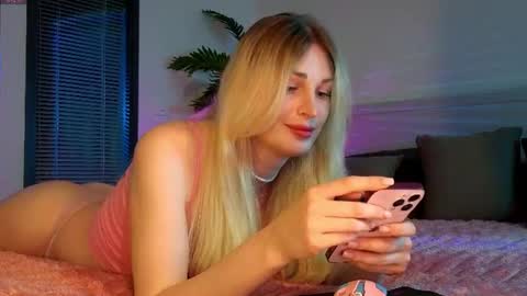 Dina online show from August 5, 6:39 pm