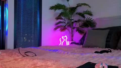 Dina online show from August 10, 10:44 pm