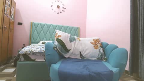 Parul online show from August 3, 10:33 am