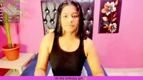 PARADISEQUEEN online show from August 3, 7:37 am