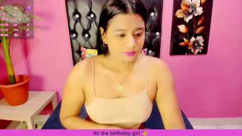 PARADISEQUEEN online show from August 4, 8:00 am