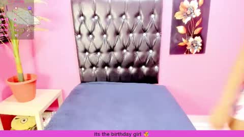 PARADISEQUEEN online show from August 5, 7:39 am