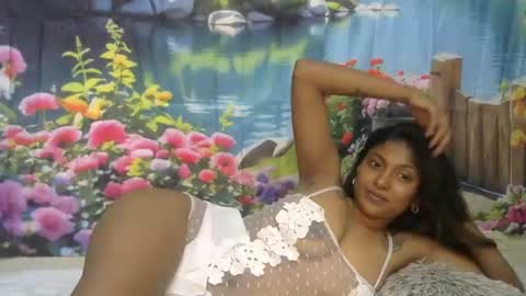 indianqtpie6 online show from July 23, 7:49 pm