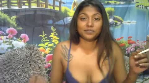 indianqtpie6 online show from July 25, 6:56 pm