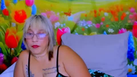 indianroxy27 online show from August 8, 10:04 am