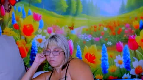 indianroxy27 online show from August 8, 8:20 pm