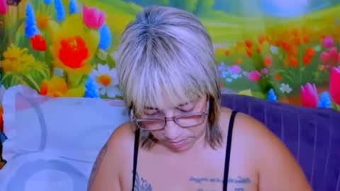 indianroxy27 online show from August 9, 6:25 am