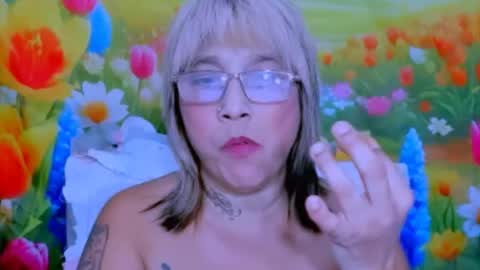 indianroxy27 online show from August 10, 9:27 pm