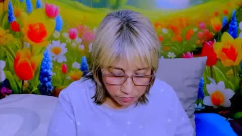 indianroxy27 online show from August 11, 1:51 am