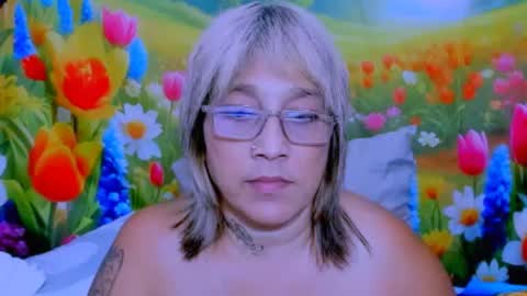 indianroxy27 online show from August 11, 5:59 pm
