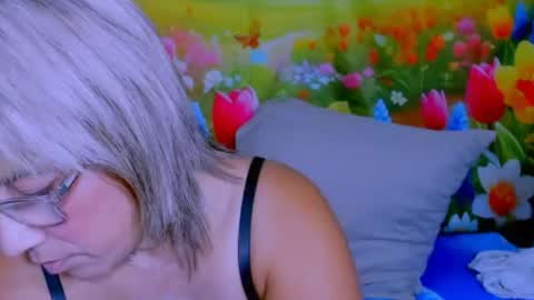 indianroxy27 online show from August 12, 8:16 am