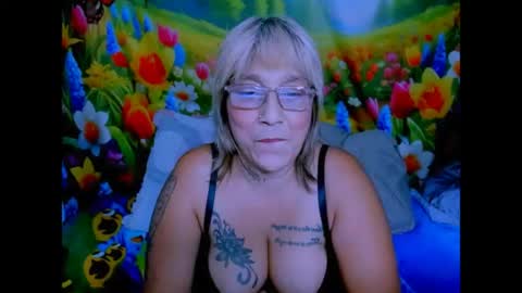 indianroxy27 online show from August 12, 1:24 pm