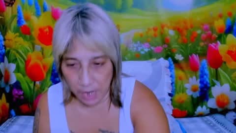 indianroxy27 online show from August 13, 7:44 am
