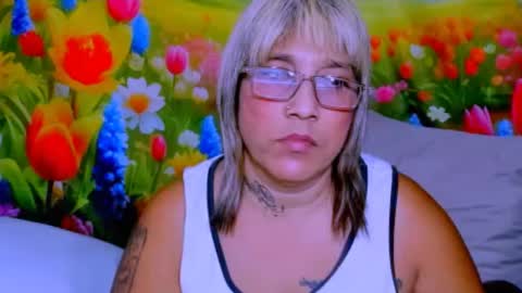 indianroxy27 online show from August 15, 6:39 am