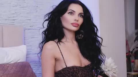 InesBrillante online show from August 10, 11:50 pm
