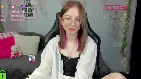 Mia online show from August 1, 4:02 pm