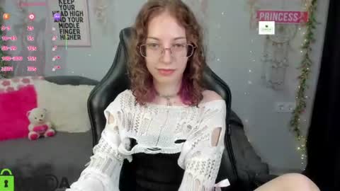 Mia online show from August 5, 12:36 pm