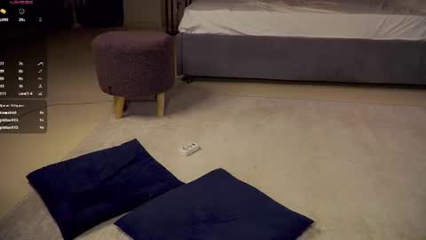 Im Senise Welcome to my room My instagram  online show from July 23, 10:39 am