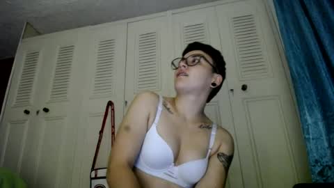 lyan onlyfans n linda online show from July 24, 11:30 pm
