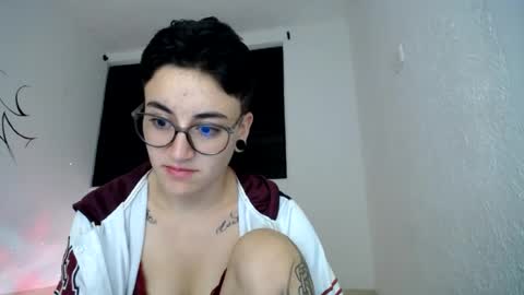 lyan onlyfans n linda online show from August 6, 3:27 am