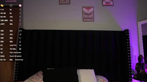 innocenthazel online show from August 7, 2:55 am