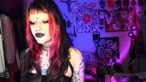 Insunnity666 online show from July 1, 8:10 pm