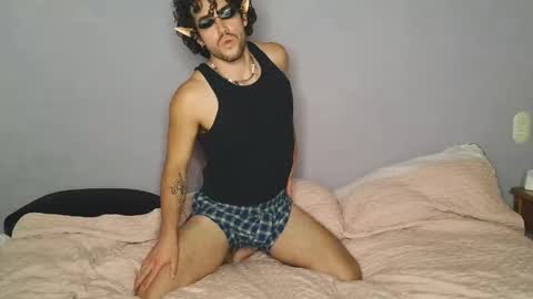 intellectual_guey online show from March 27, 5:11 am