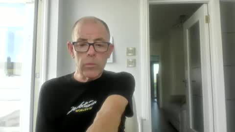 inthemood63 online show from August 11, 3:47 pm