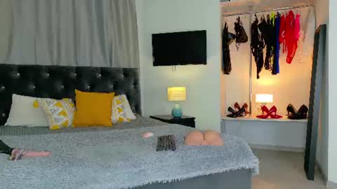 inviting_tina online show from August 14, 3:21 am