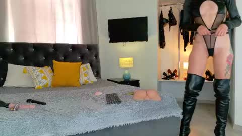inviting_tina online show from August 14, 7:56 am