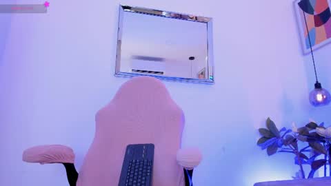io_chie_ online show from August 6, 2:27 pm