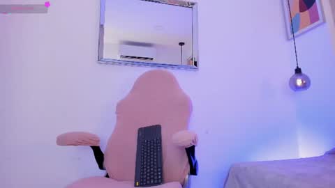 io_chie_ online show from August 10, 3:35 pm