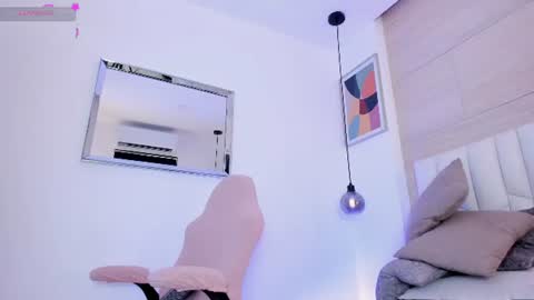 io_chie_ online show from August 11, 12:07 pm
