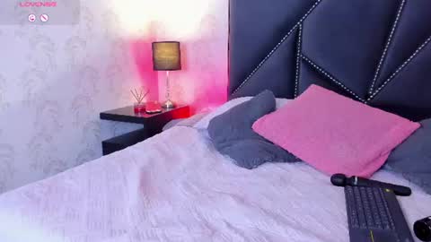 iris_bells online show from July 21, 9:17 pm