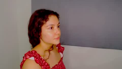 Instagram iris caprice online show from August 15, 1:42 am
