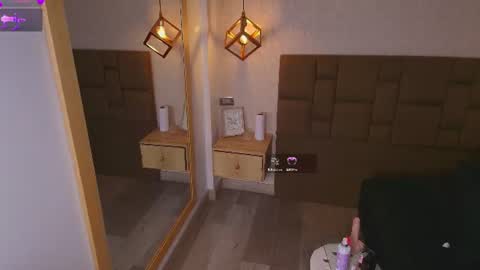 iris_kingsford online show from July 15, 8:43 pm