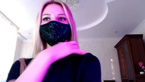 Lily online show from August 3, 4:58 pm